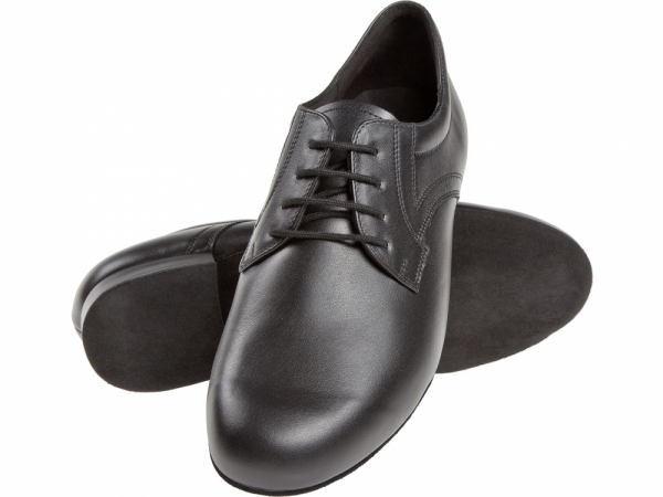 Die schlichte Eleganz und der niedrige 2cm Absatz machten diesen Tanzschuhe zu einem beliebten Tanzschuh bei allen Hobbytänzern.